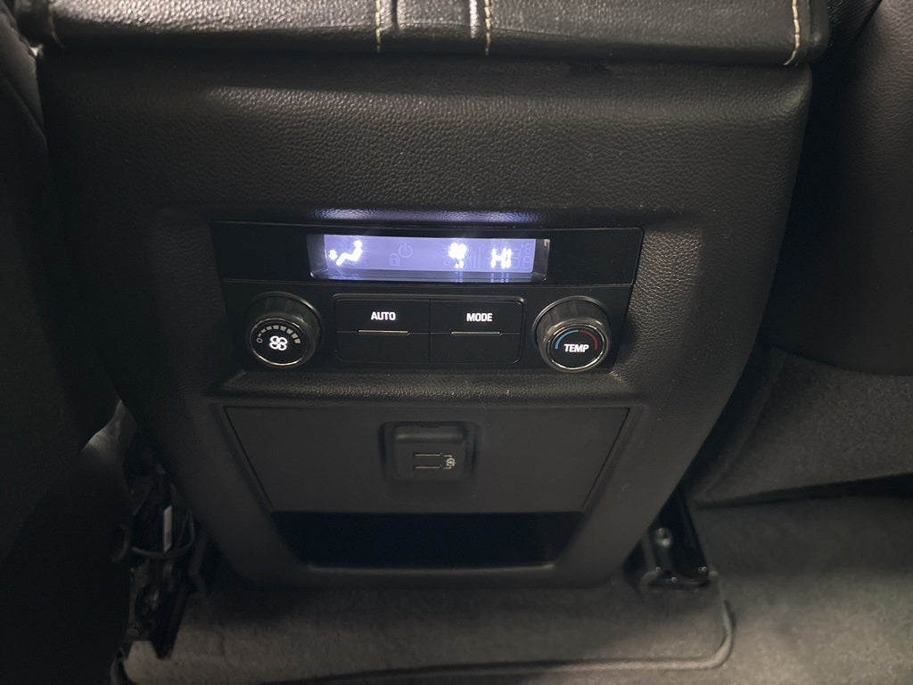 2023 Chevrolet Traverse AWD LT Leather