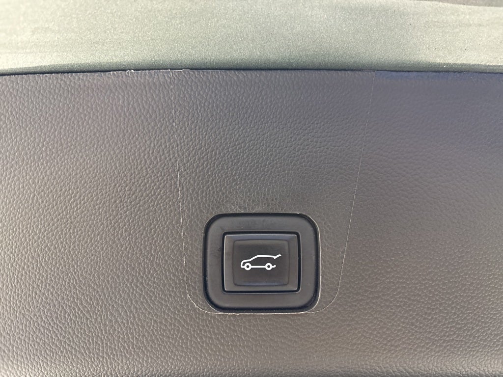 2023 Chevrolet Traverse AWD LT Leather