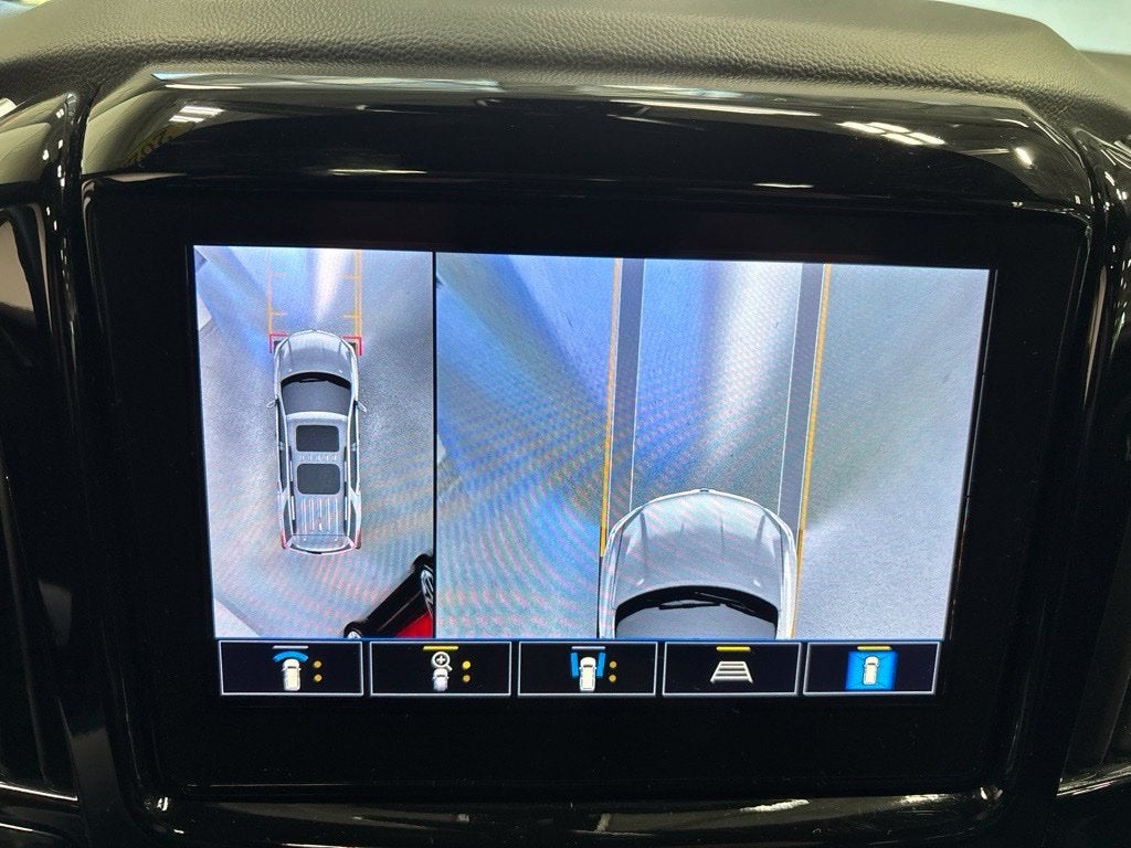 2023 Chevrolet Traverse AWD LT Leather
