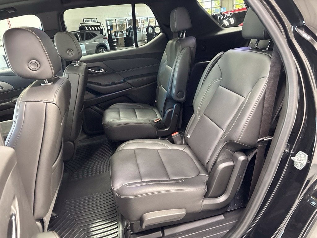2023 Chevrolet Traverse AWD LT Leather