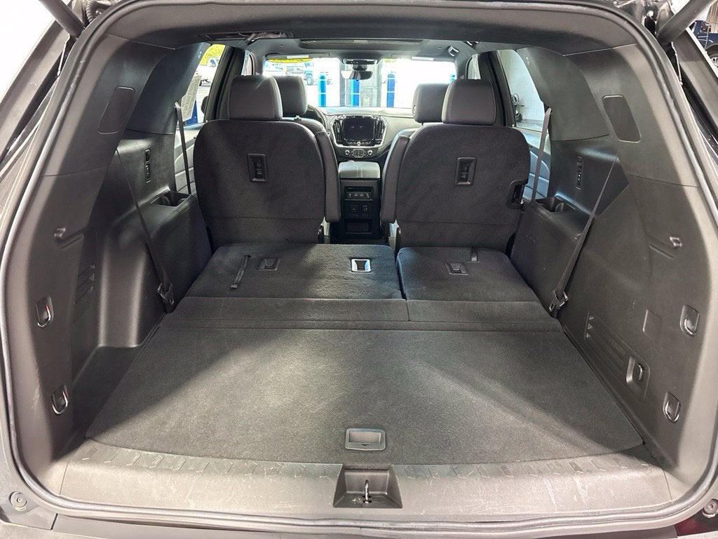 2023 Chevrolet Traverse AWD LT Leather