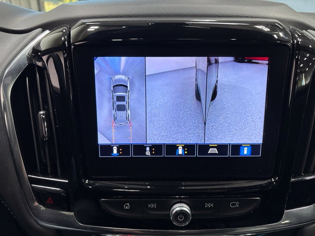 2023 Chevrolet Traverse AWD LT Leather