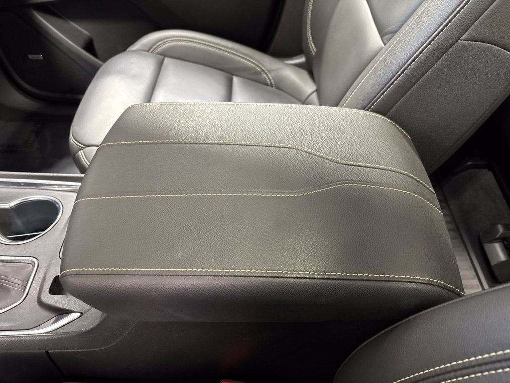 2023 Chevrolet Traverse AWD LT Leather
