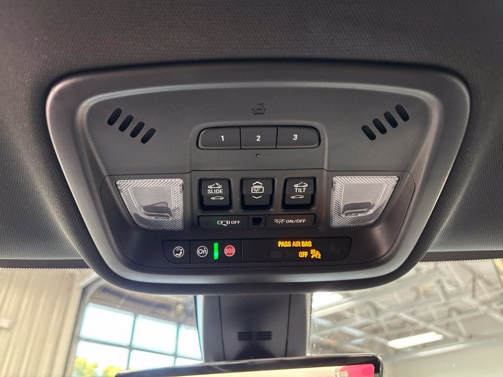 2023 Chevrolet Traverse AWD LT Leather