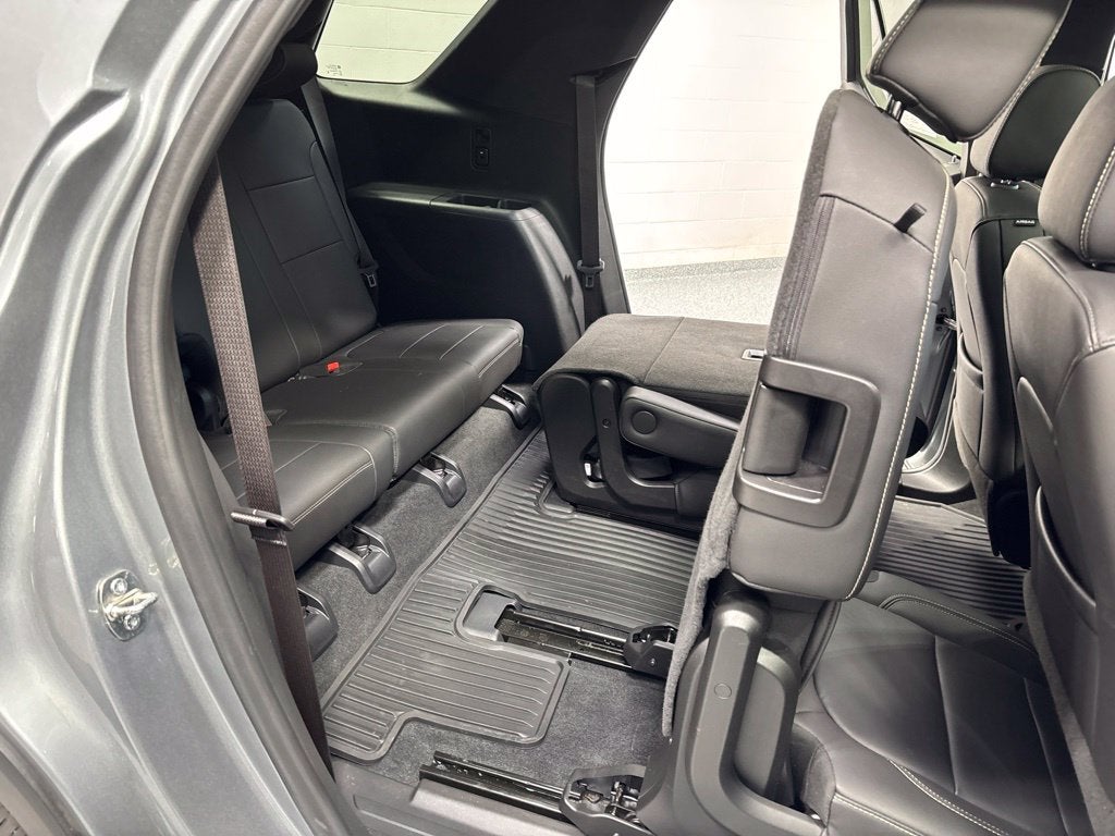 2023 Chevrolet Traverse AWD LT Leather