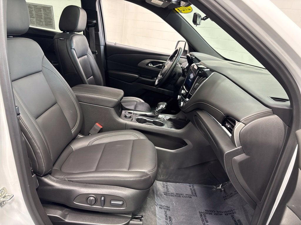 2023 Chevrolet Traverse AWD LT Leather