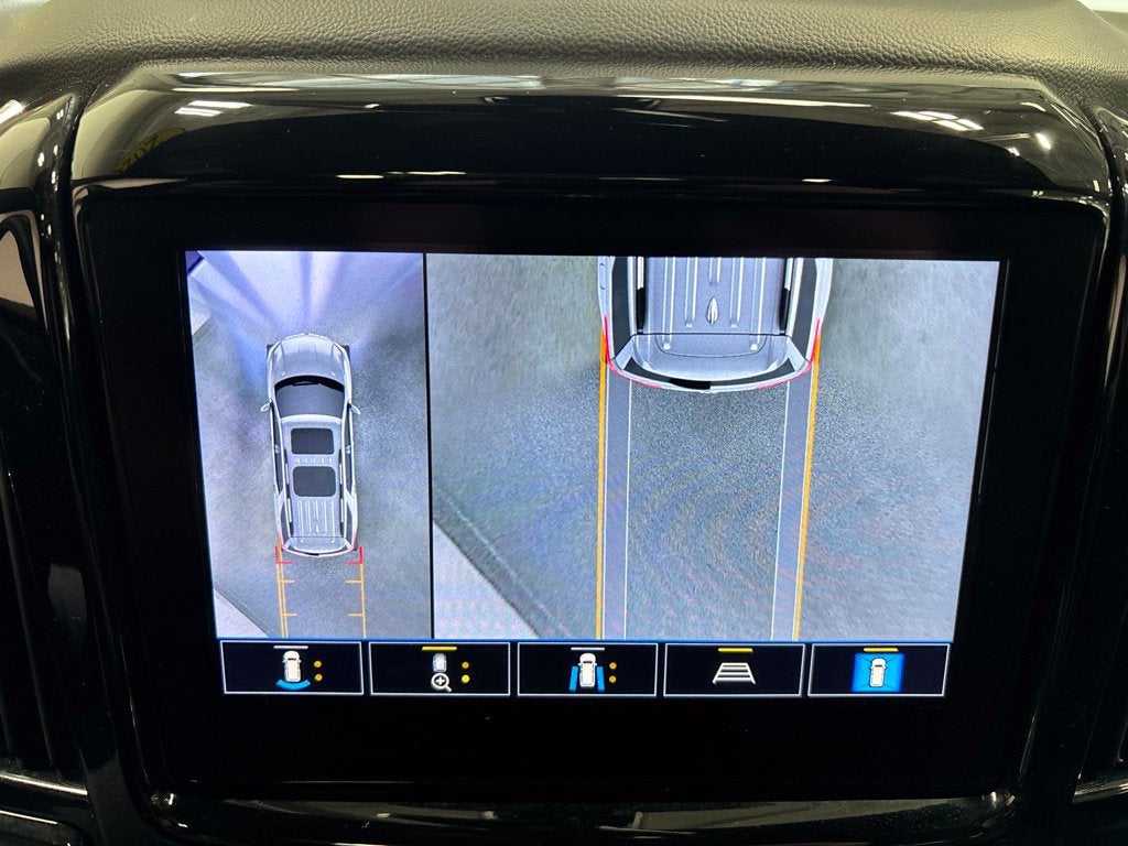 2023 Chevrolet Traverse AWD LT Leather