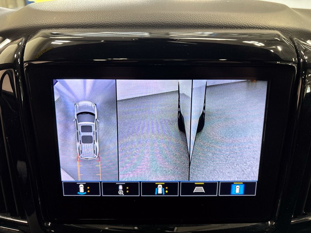 2023 Chevrolet Traverse AWD LT Leather