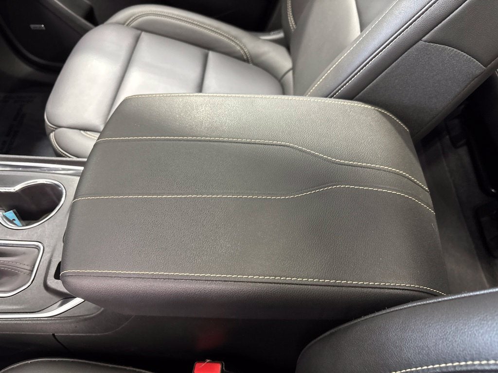 2023 Chevrolet Traverse AWD LT Leather