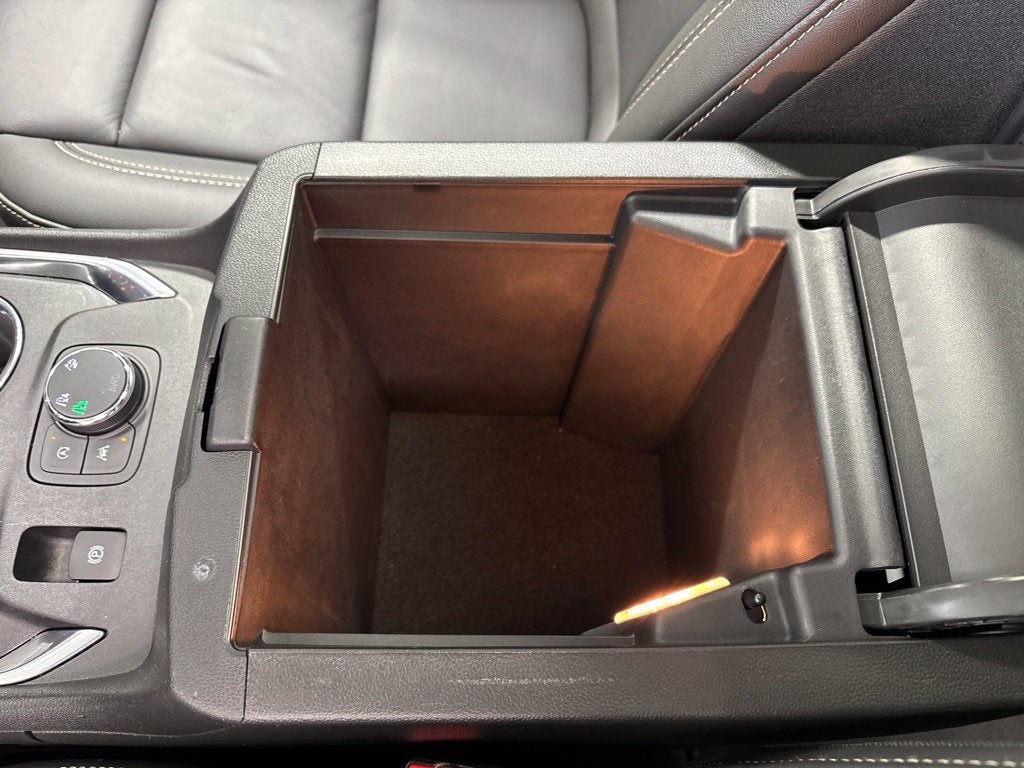 2023 Chevrolet Traverse AWD LT Leather