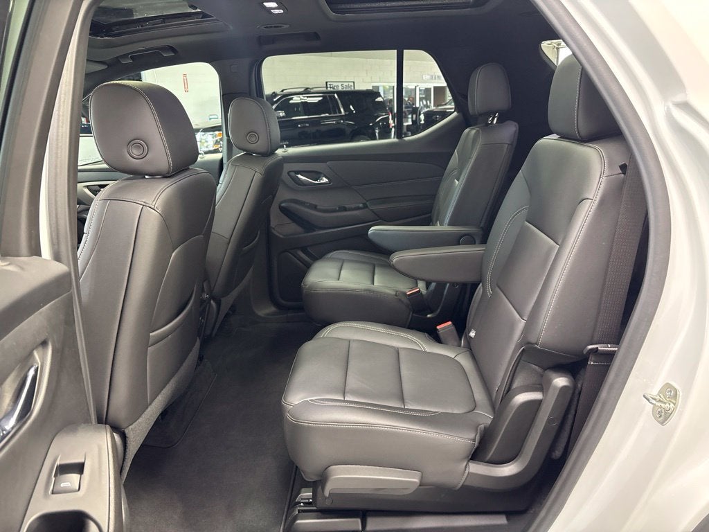 2023 Chevrolet Traverse AWD LT Leather