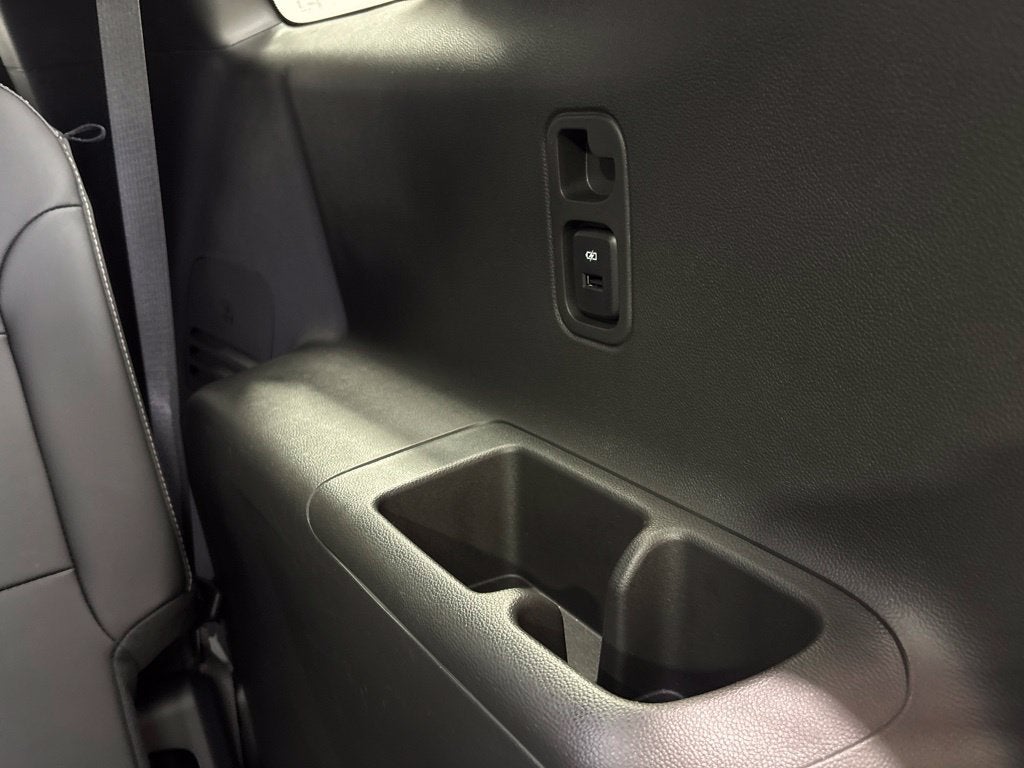 2023 Chevrolet Traverse AWD LT Leather