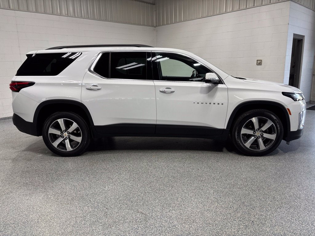 2023 Chevrolet Traverse AWD LT Leather