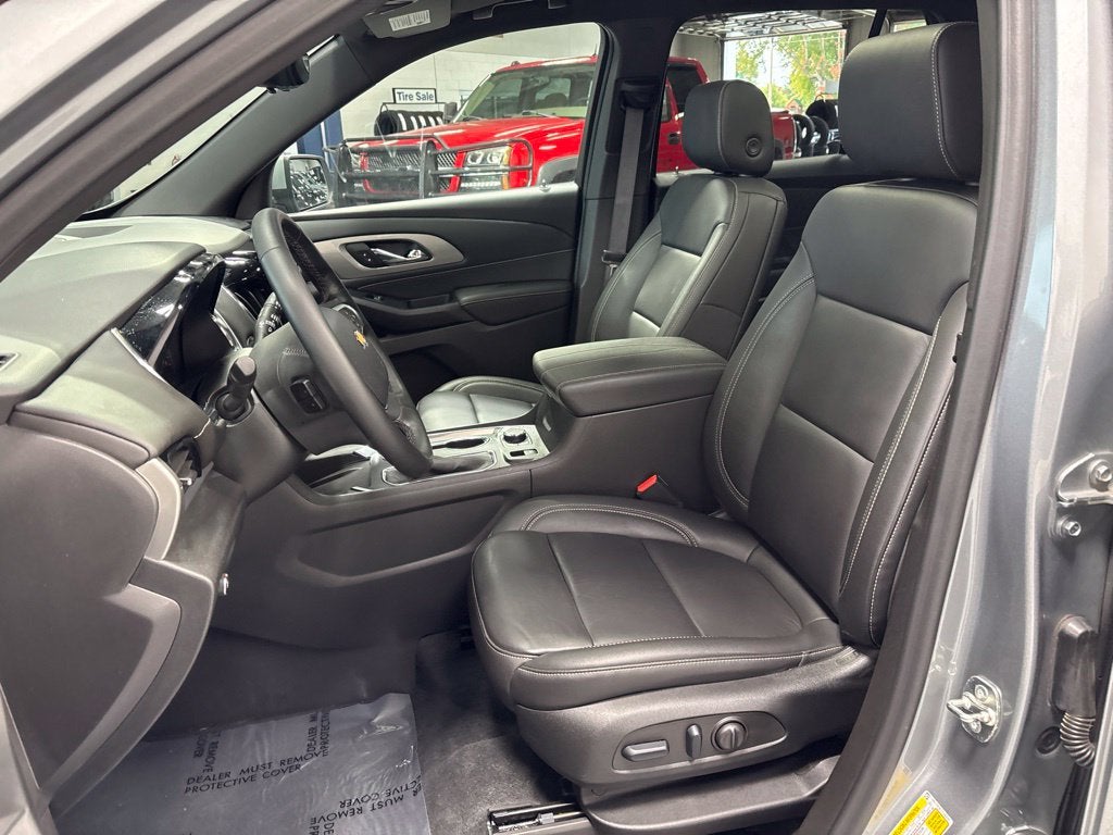 2023 Chevrolet Traverse AWD LT Leather