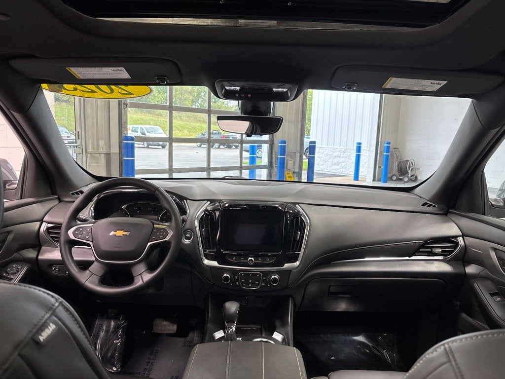 2023 Chevrolet Traverse AWD LT Leather