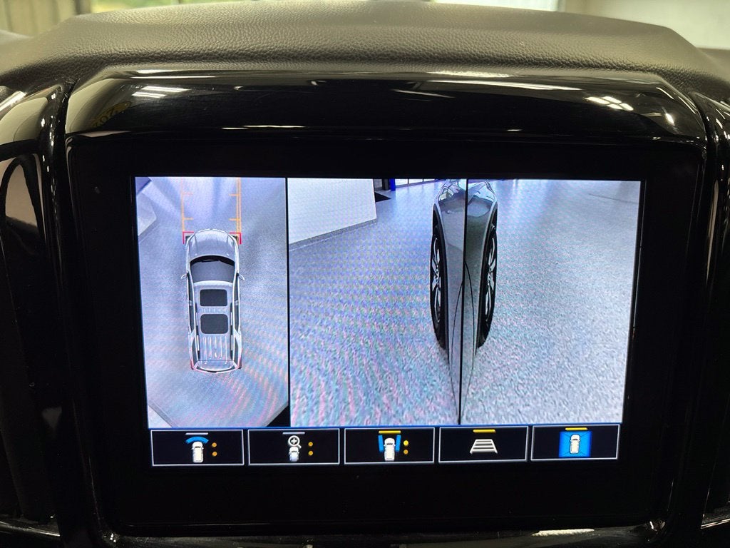 2023 Chevrolet Traverse AWD LT Leather