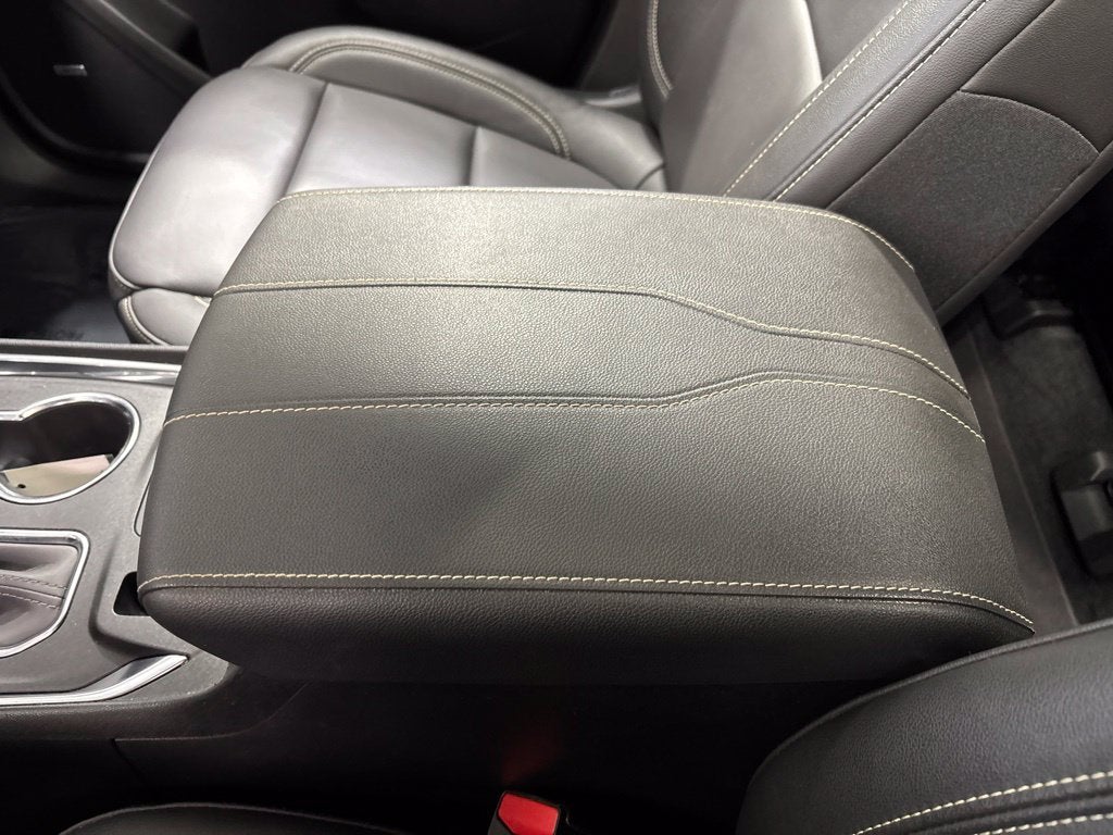 2023 Chevrolet Traverse AWD LT Leather