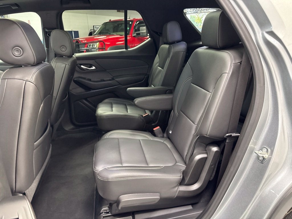 2023 Chevrolet Traverse AWD LT Leather