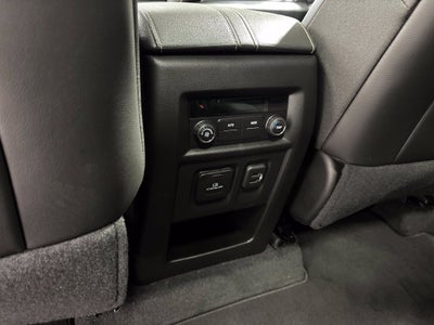 2023 Chevrolet Traverse AWD LT Leather