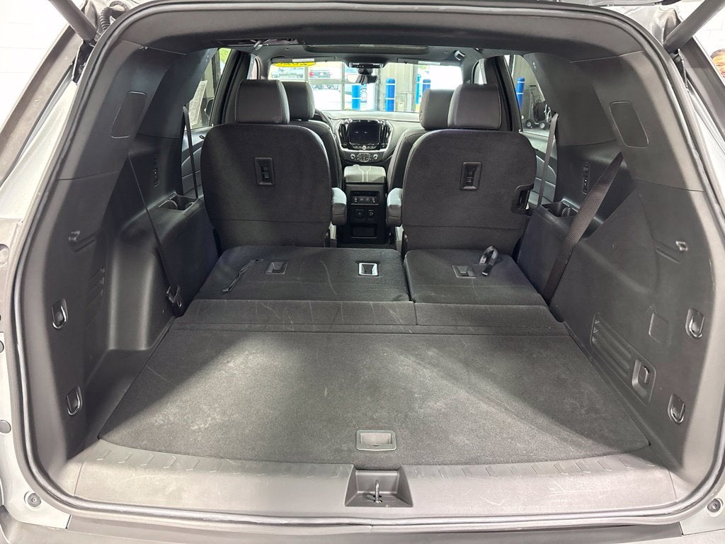 2023 Chevrolet Traverse AWD LT Leather