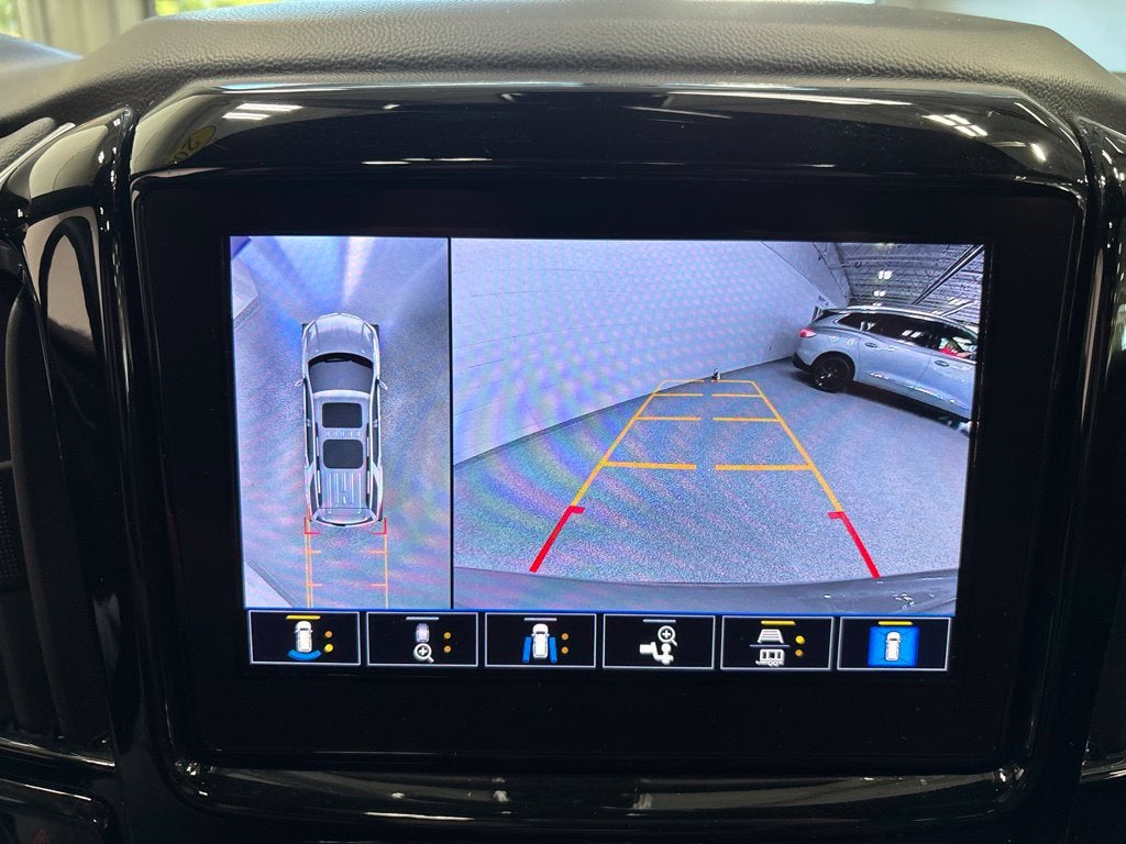 2023 Chevrolet Traverse AWD LT Leather