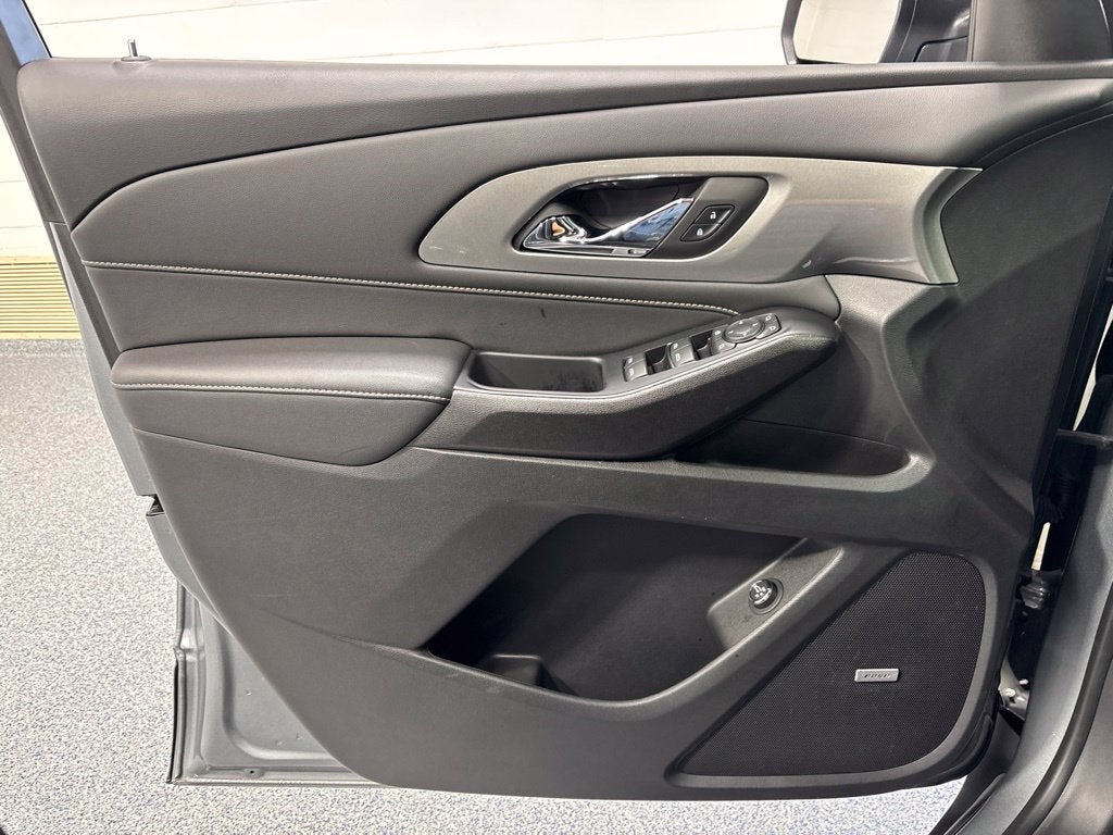 2023 Chevrolet Traverse AWD LT Leather