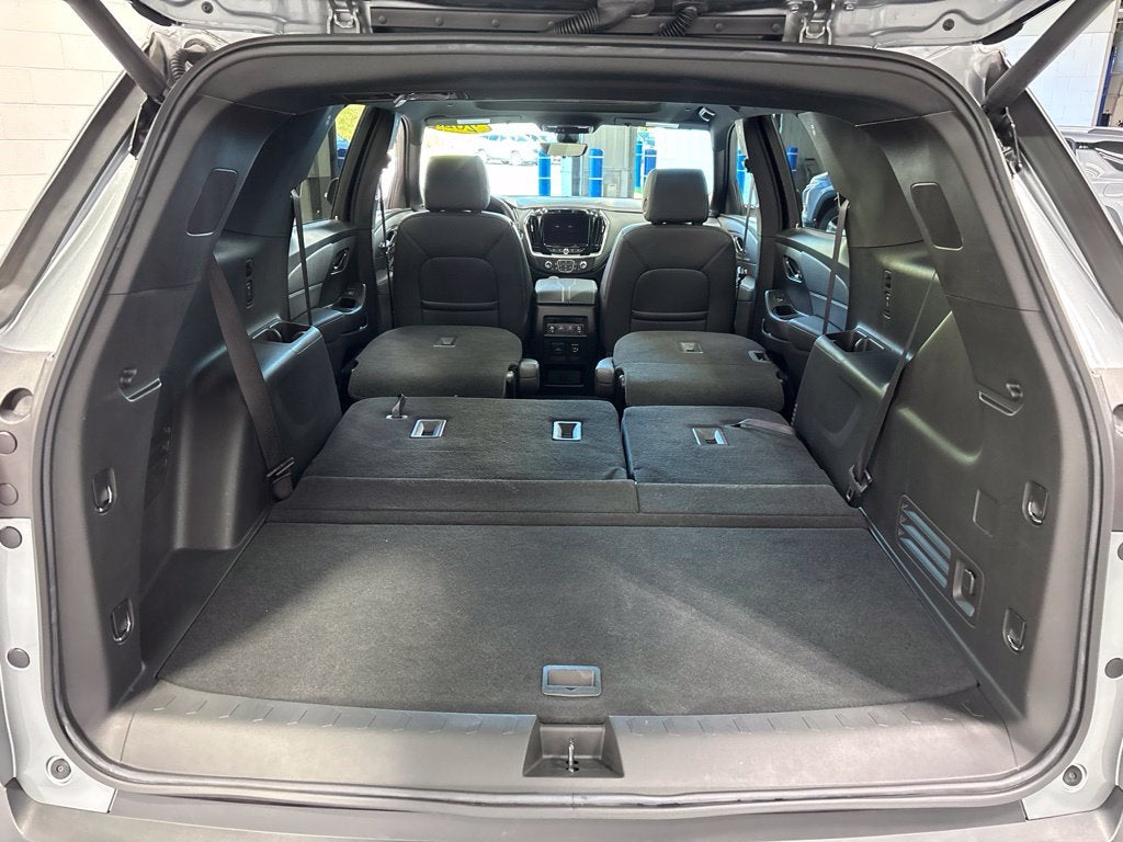 2023 Chevrolet Traverse AWD LT Leather