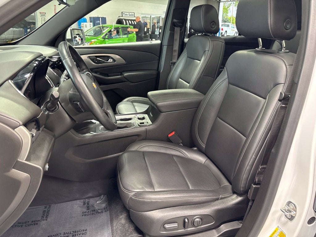 2023 Chevrolet Traverse AWD LT Leather