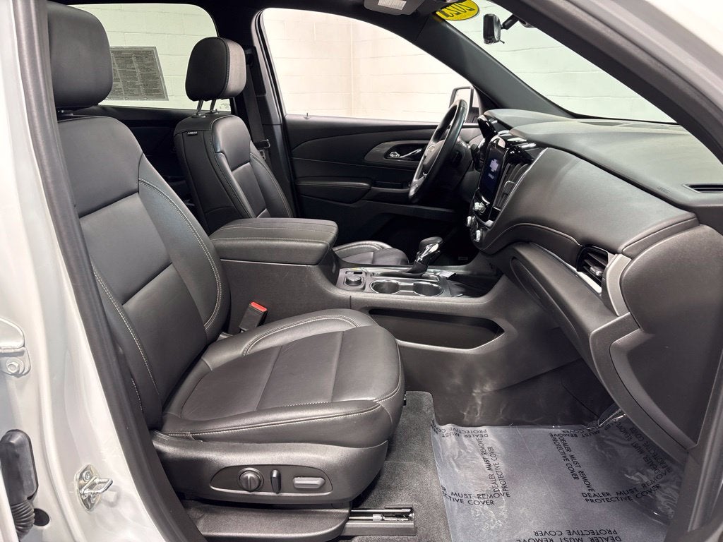 2023 Chevrolet Traverse AWD LT Leather
