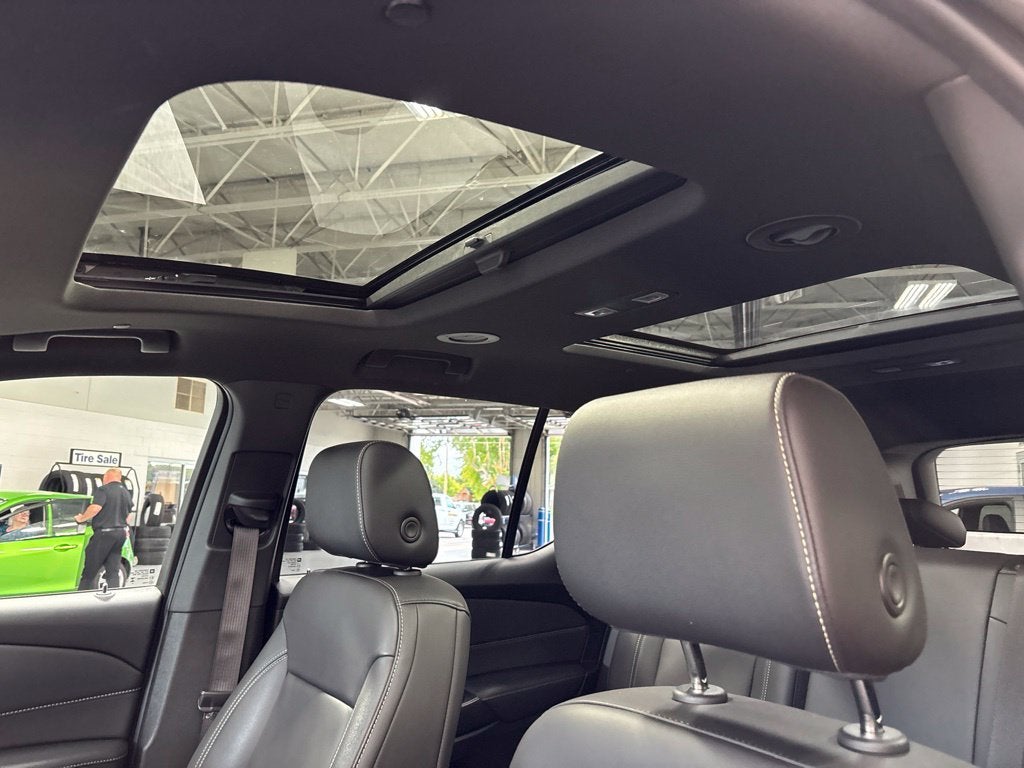 2023 Chevrolet Traverse AWD LT Leather