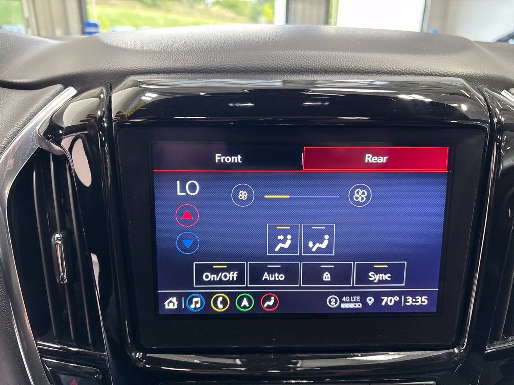 2023 Chevrolet Traverse AWD LT Leather