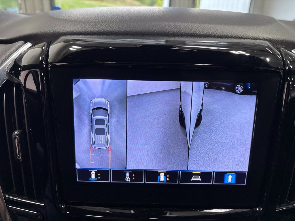2023 Chevrolet Traverse AWD LT Leather