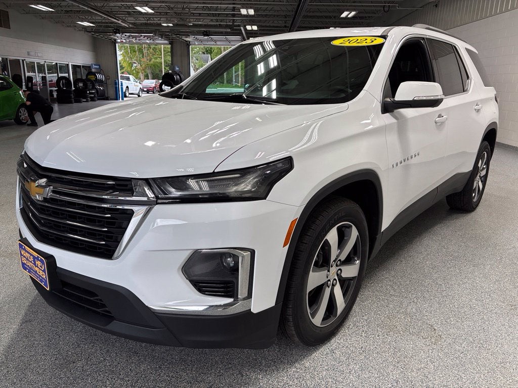 2023 Chevrolet Traverse AWD LT Leather