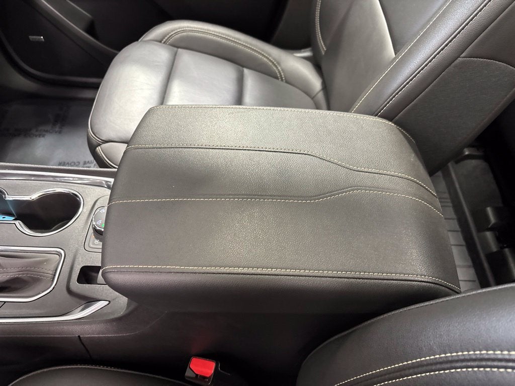 2023 Chevrolet Traverse AWD LT Leather