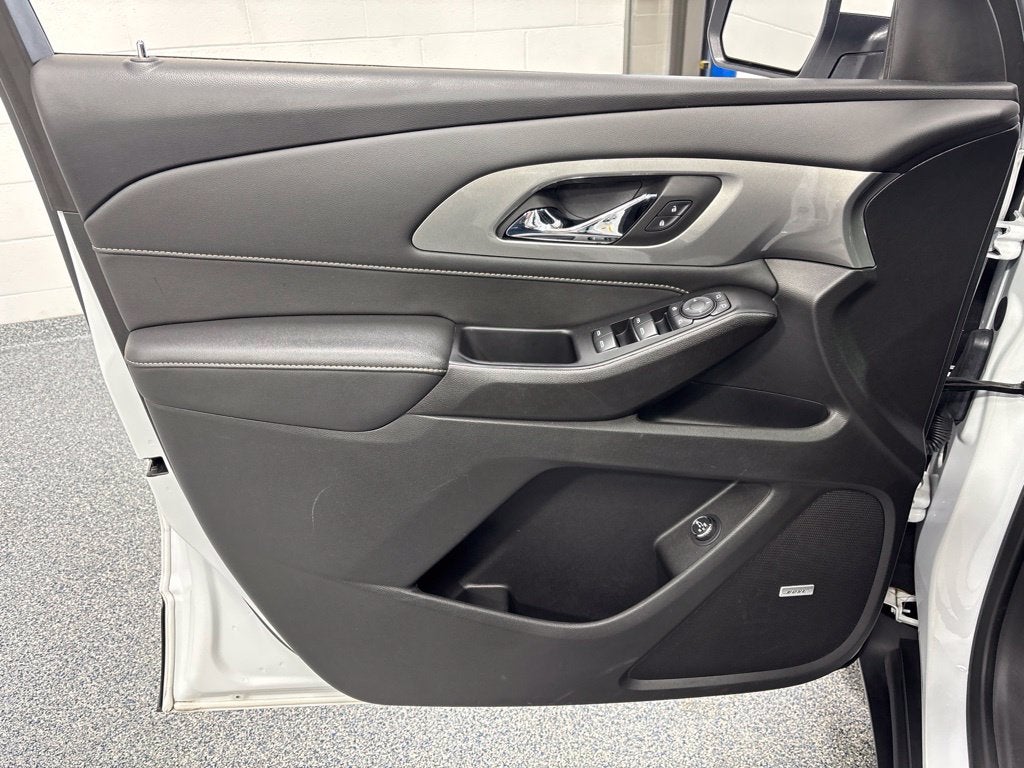 2023 Chevrolet Traverse AWD LT Leather