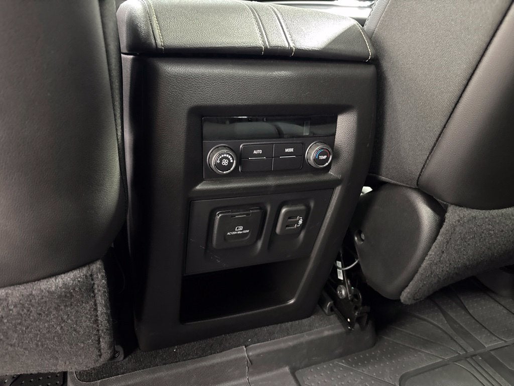 2023 Chevrolet Traverse AWD LT Leather