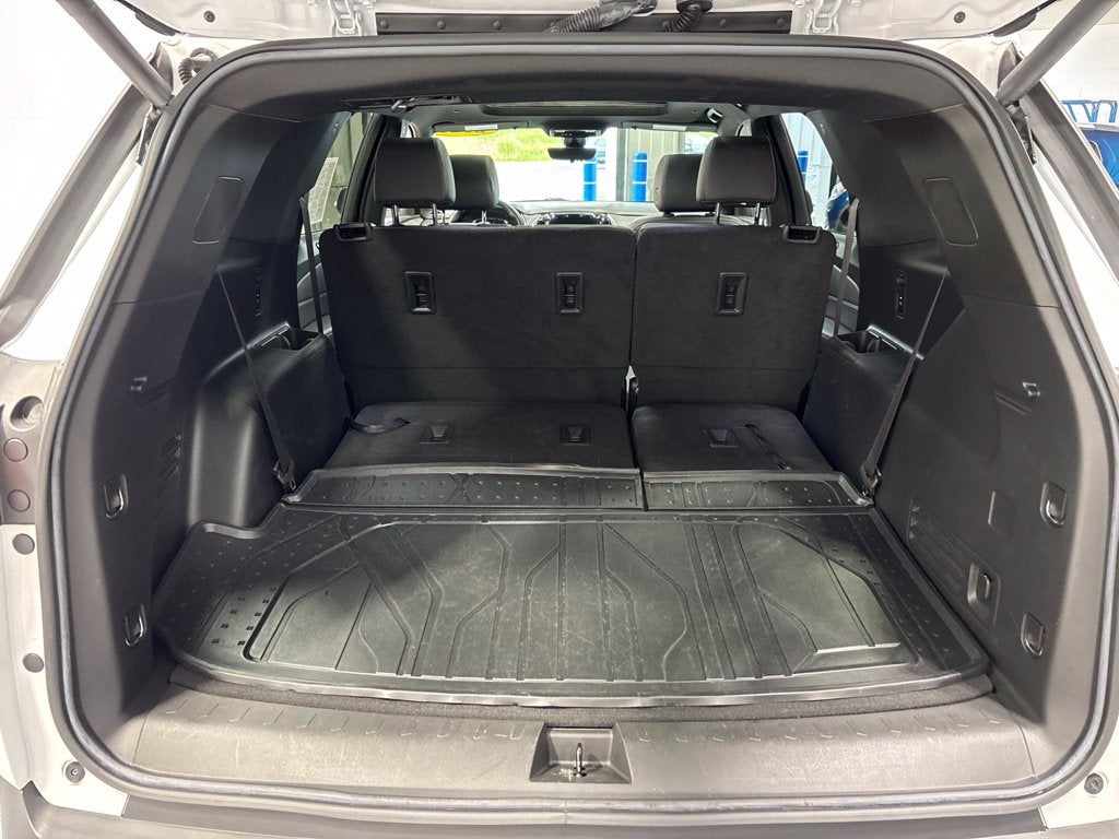 2023 Chevrolet Traverse AWD LT Leather