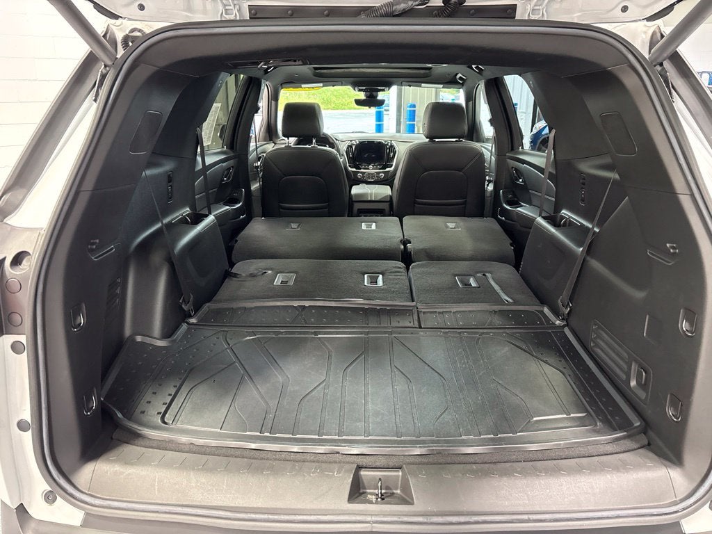 2023 Chevrolet Traverse AWD LT Leather