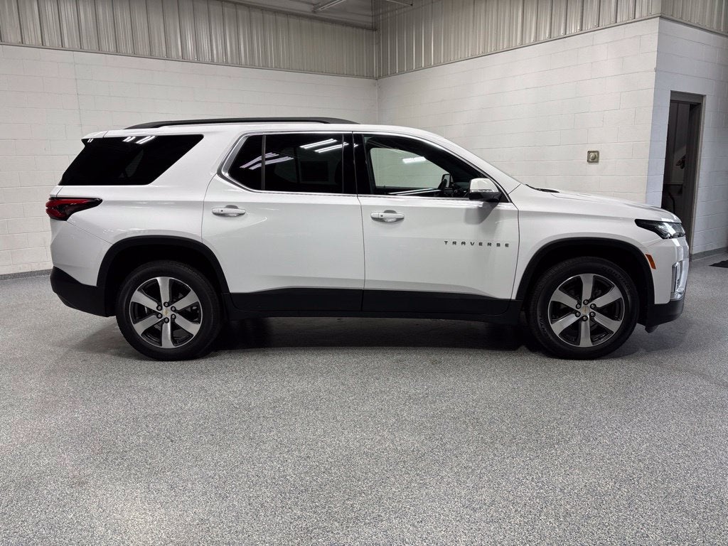 2023 Chevrolet Traverse AWD LT Leather