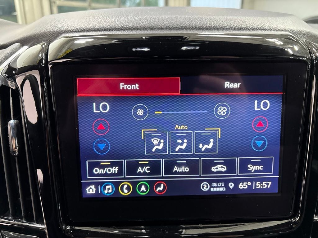 2023 Chevrolet Traverse AWD LT Leather