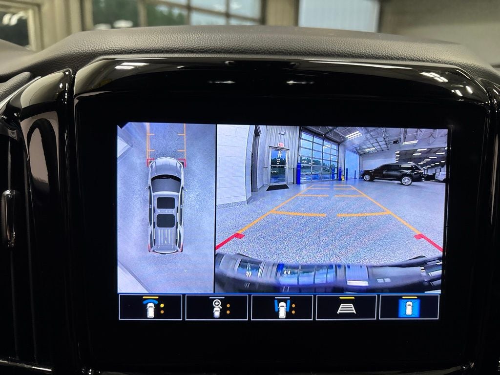 2023 Chevrolet Traverse AWD LT Leather