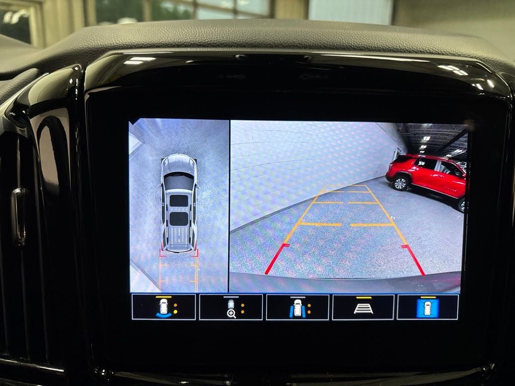 2023 Chevrolet Traverse AWD LT Leather