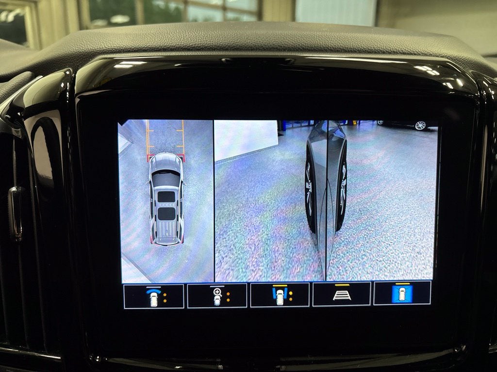 2023 Chevrolet Traverse AWD LT Leather