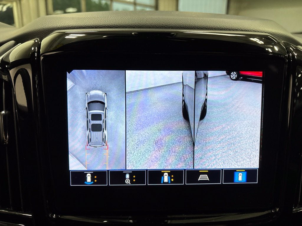 2023 Chevrolet Traverse AWD LT Leather