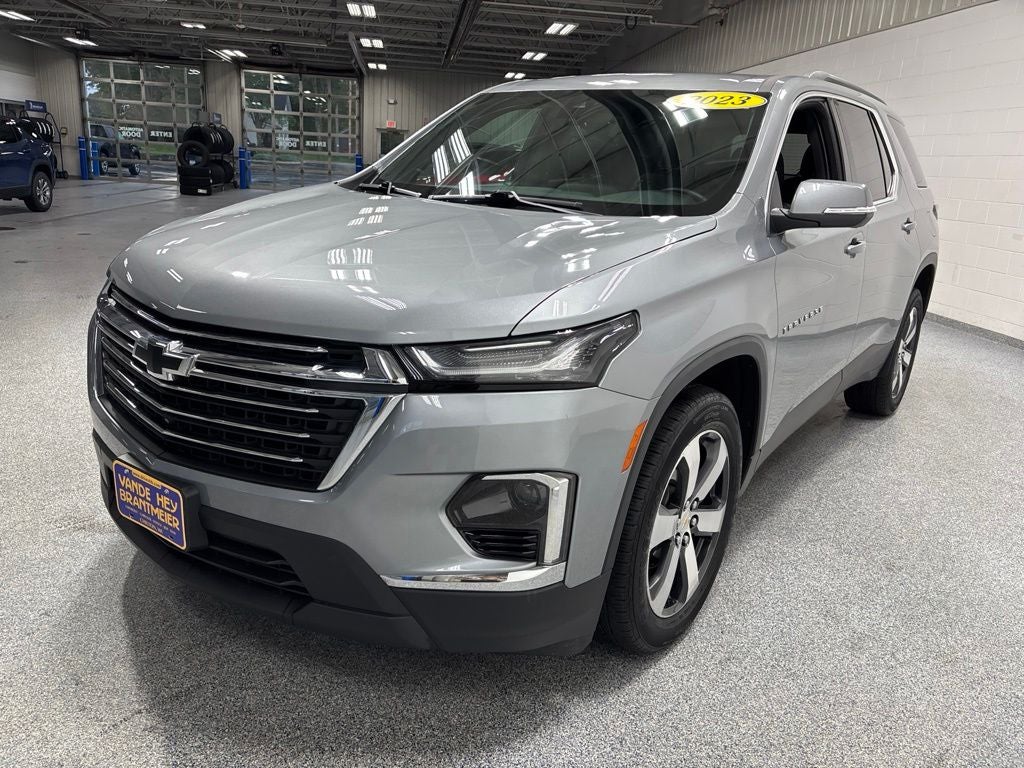 2023 Chevrolet Traverse AWD LT Leather