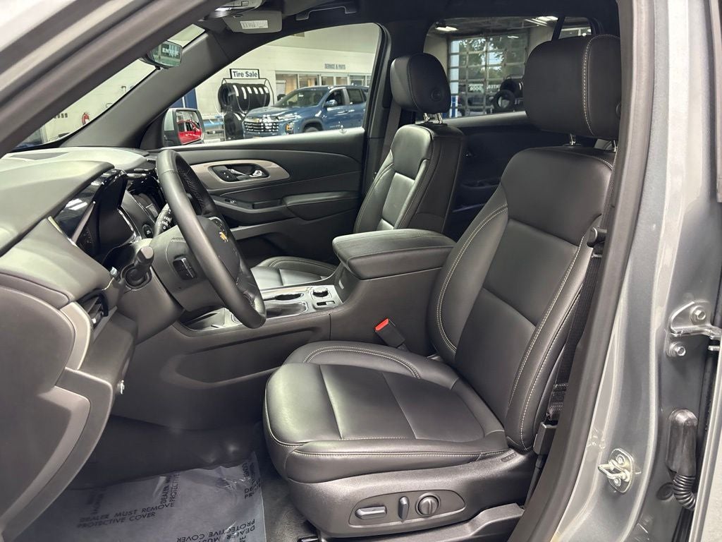 2023 Chevrolet Traverse AWD LT Leather