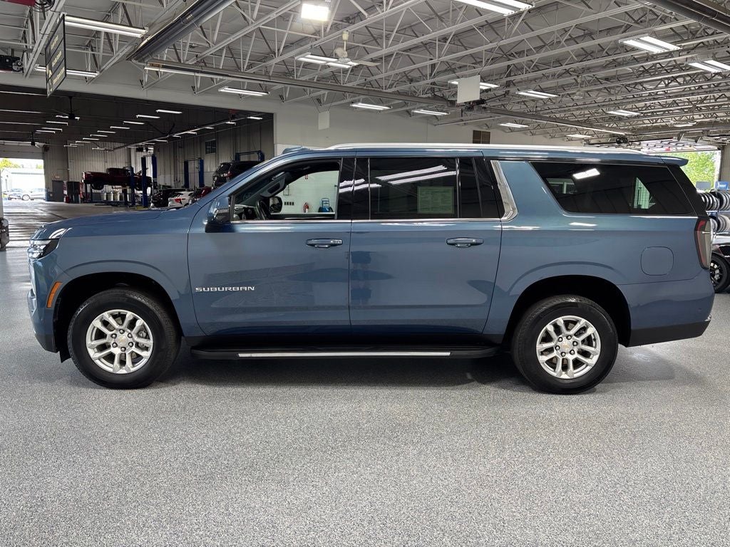 2026 Chevrolet Suburban LT, 4WD