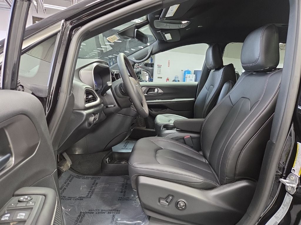 2026 Chrysler Voyager VOYAGER LX