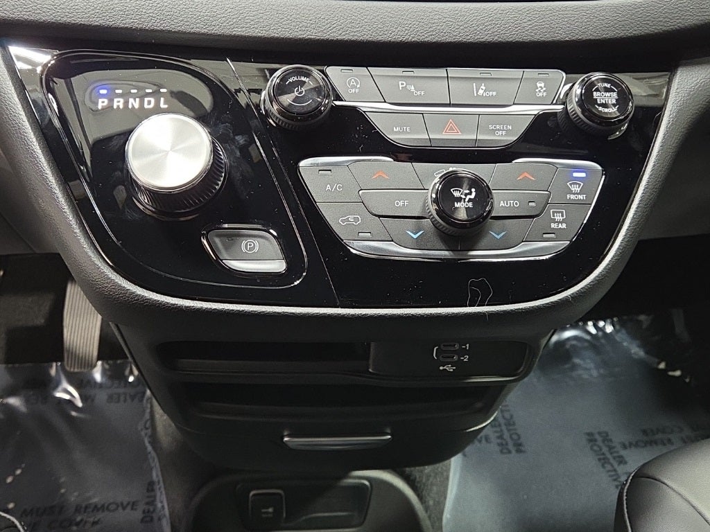 2026 Chrysler Voyager VOYAGER LX