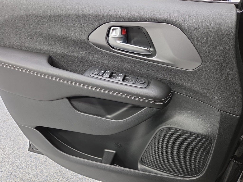 2026 Chrysler Voyager VOYAGER LX